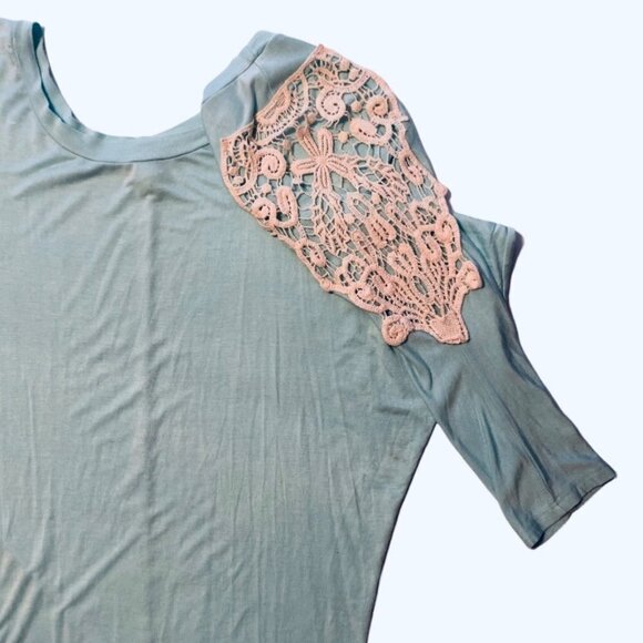 Women's Mint Green & Ivory Lace Pullover Top Size Small Dolman Sleeves Stretch - Picture 6 of 9